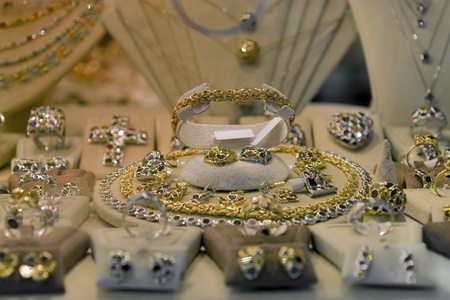 Statement Pieces that Wow: U.S. Trends in Bold Home Accents