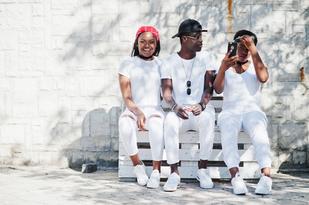 Friendship with Geminis: The Social Butterfly in American Social Circles