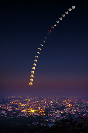 Moon Phases Unpacked: Their Weekly Role in Your Emotional Landscape